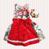 Kinderdirndl nähen mit Schnittmuster Herzilein: florales Dirndl mit Knopfleiste und roter Schürze.