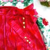 Detail der roten Schürze mit Schleife am selbst genähten Kinderdirndl Herzilein.