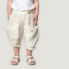 Beige Sommerhose genäht nach Schnittmuster Kinderhose Zoè + Nico in Größe 98