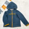 Genähte Übergangsjacke aus Fleece in Blau mit gelber Paspel und Kapuze – Schnittmuster Übergangsjacke Kinder Ninon | TOSCAminni